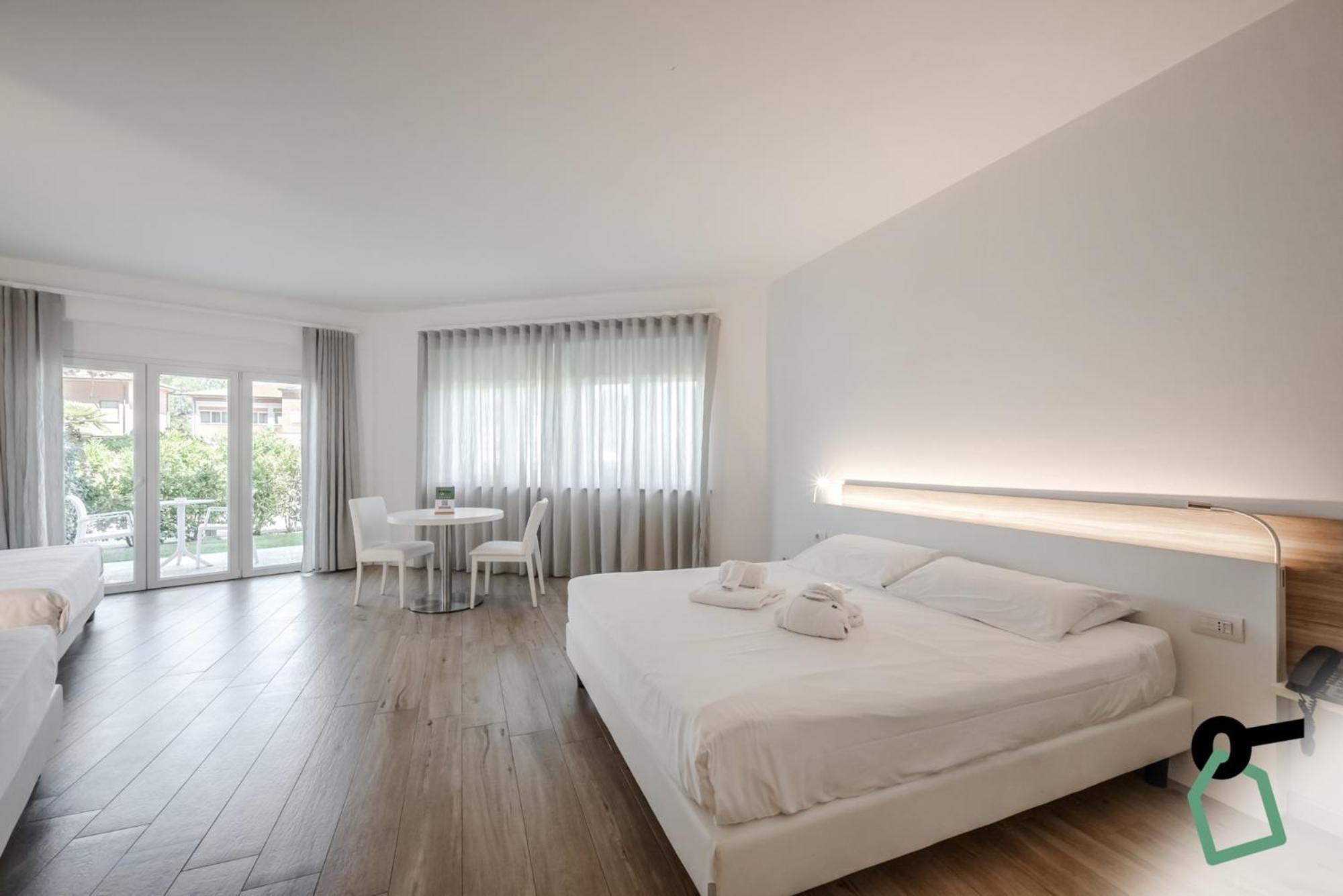 Hotiday Room Collection - Tirrenia Dış mekan fotoğraf
