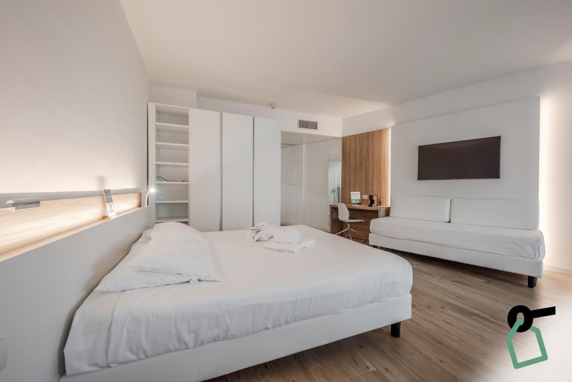 Hotiday Room Collection - Tirrenia Dış mekan fotoğraf