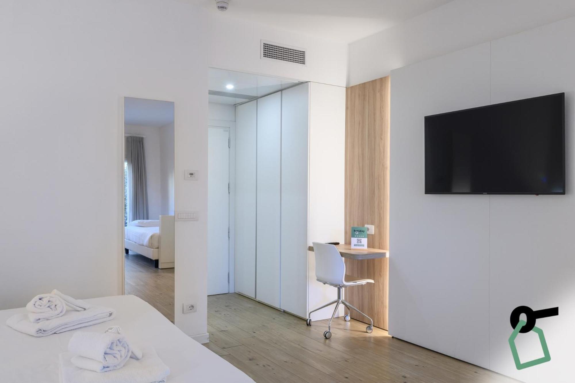 Hotiday Room Collection - Tirrenia Dış mekan fotoğraf